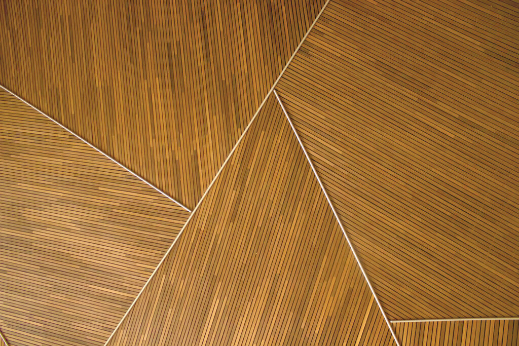 Gold lines form polygons — full design