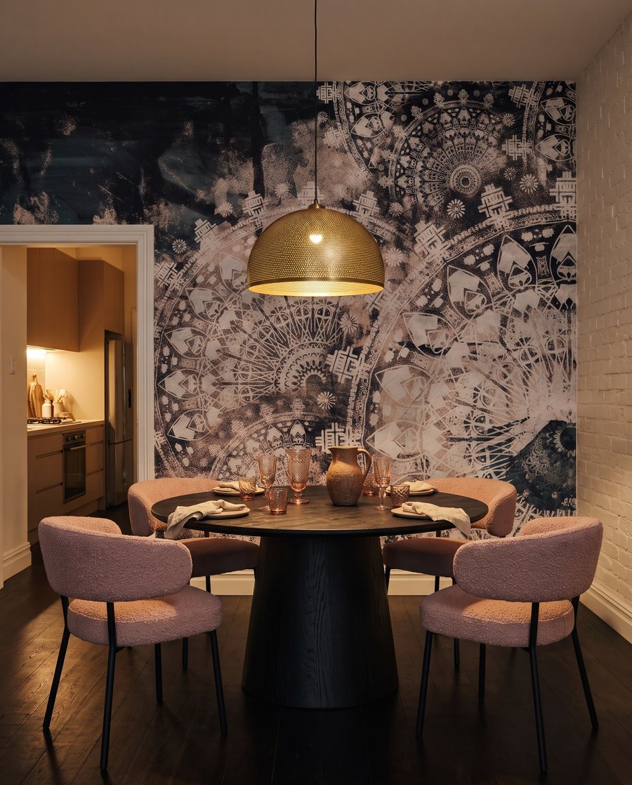 Lace circles on colour — interior 7