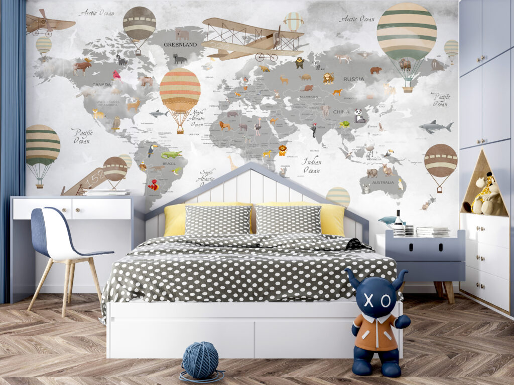 World map and balloons — interior 3
