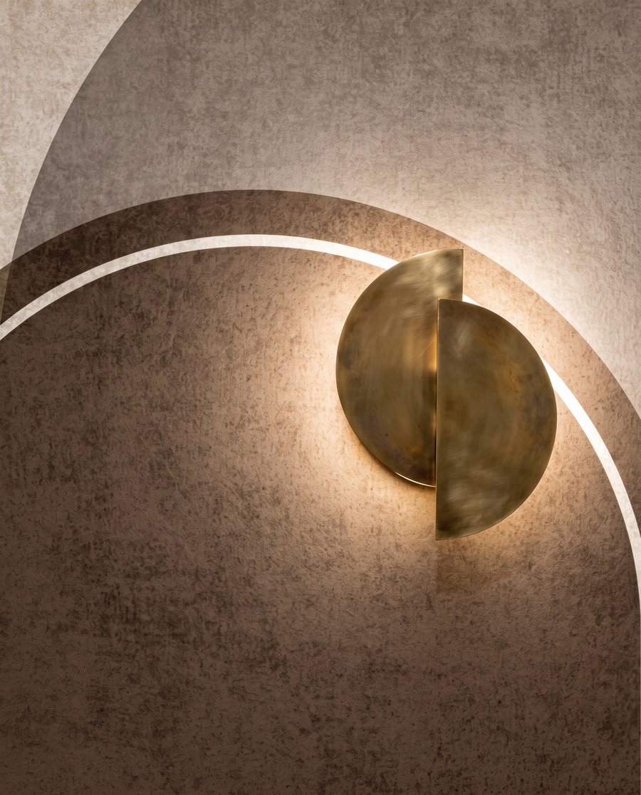 Rounded arches, fine outlines — detail