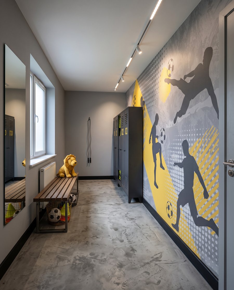 Footballers in motion — interior 7